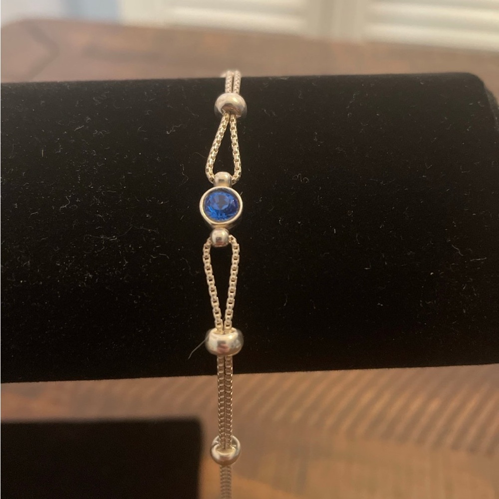 Elegant Silver Bracelet with Blue Gemstone
